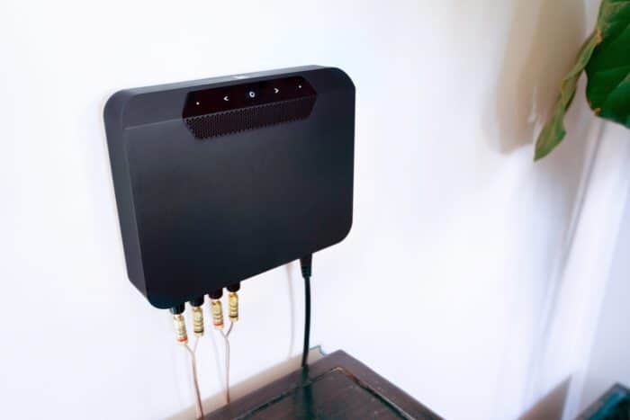 POWERNODE EDGE montado en pared a escala